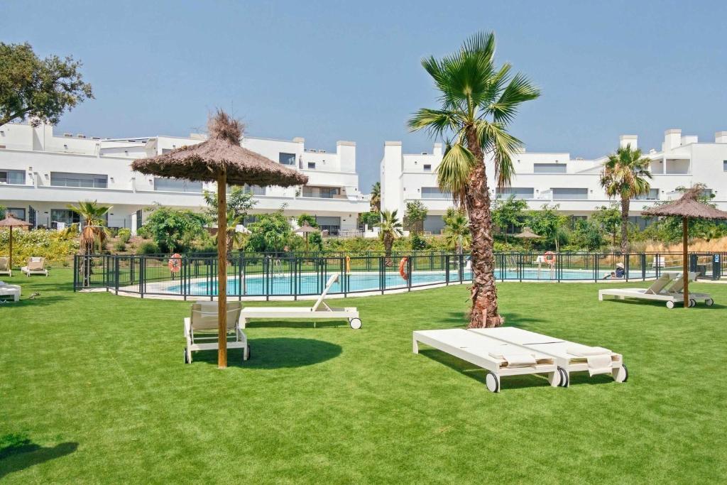 Corner property-free parking-Pool-close to beach - Acgua Garden B-1-BA