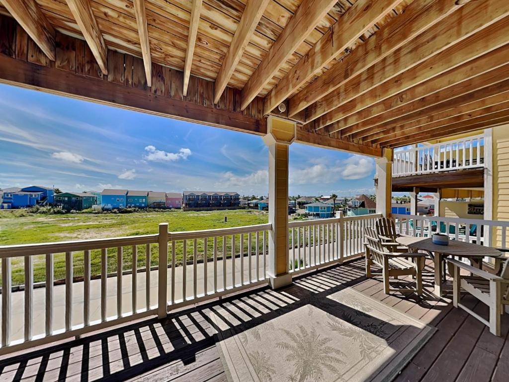 a porch with a table and chairs on a deck at Sandy Starfish in Port Aransas