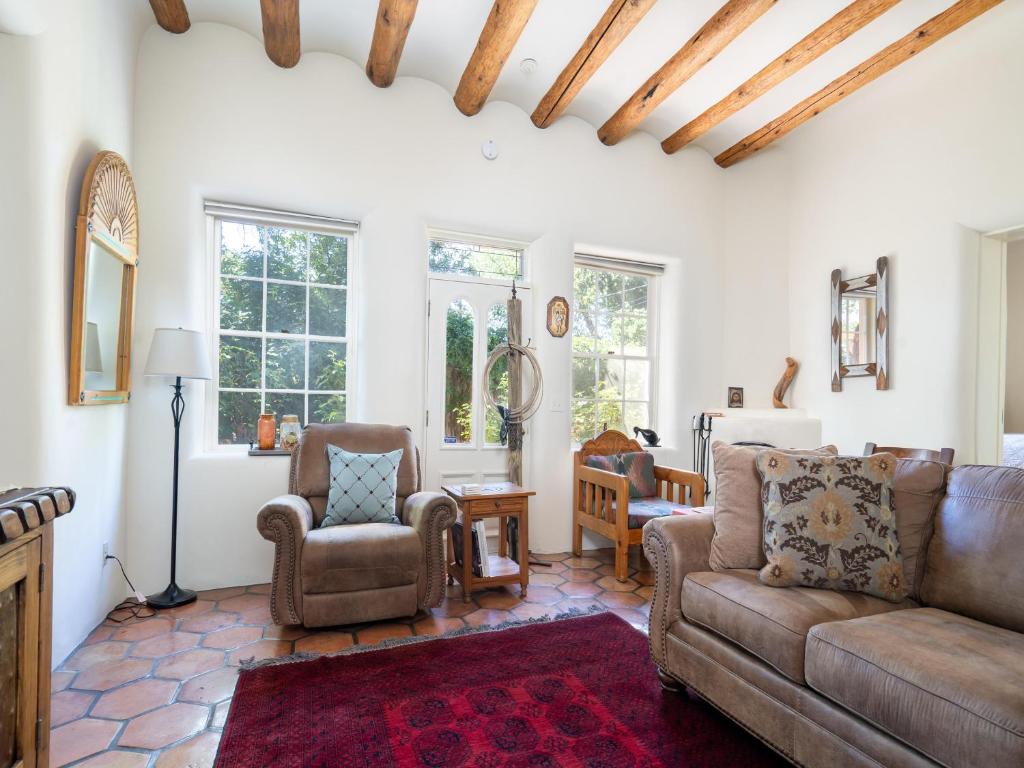 Siete Caballos, 2 Bedroom, Sleeps 4, Views, HDTV, 2 Fireplaces, WiFi