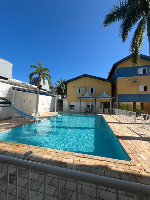 a large swimming pool in front of a building at Pousada Pesque Park in Boracéia