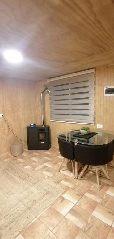 a room with a table and chairs in a room at Departamento Tepual in Llanquihue