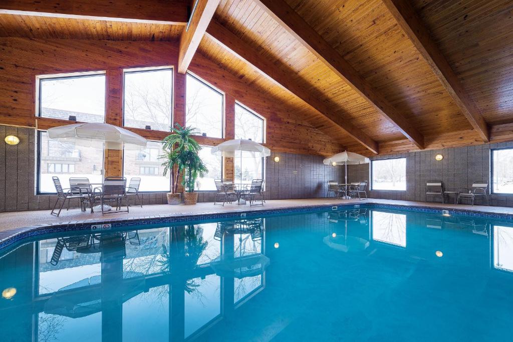 AmericInn by Wyndham Sioux Falls photo