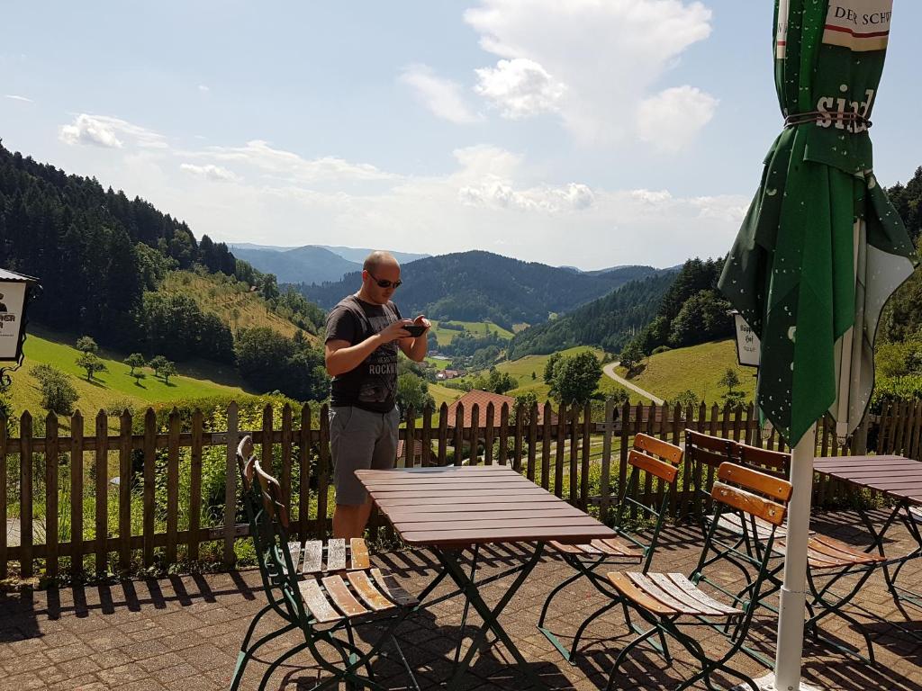 Nespecifikovaný výhled na hory nebo výhled na hory při pohledu z hotelu
