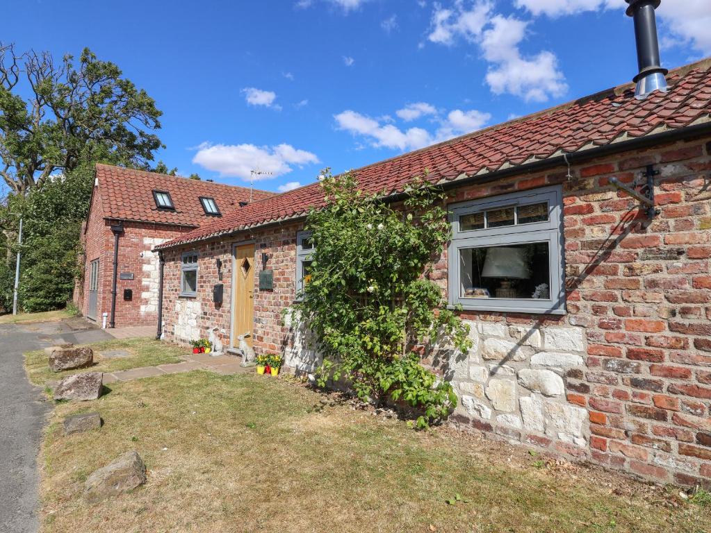 a brick house with a window on the side of it at 1 Church Barns in Great Driffield