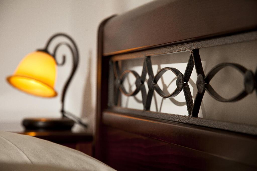 Postel nebo postele na pokoji v ubytování Filoxenia Hotel Monemvasia