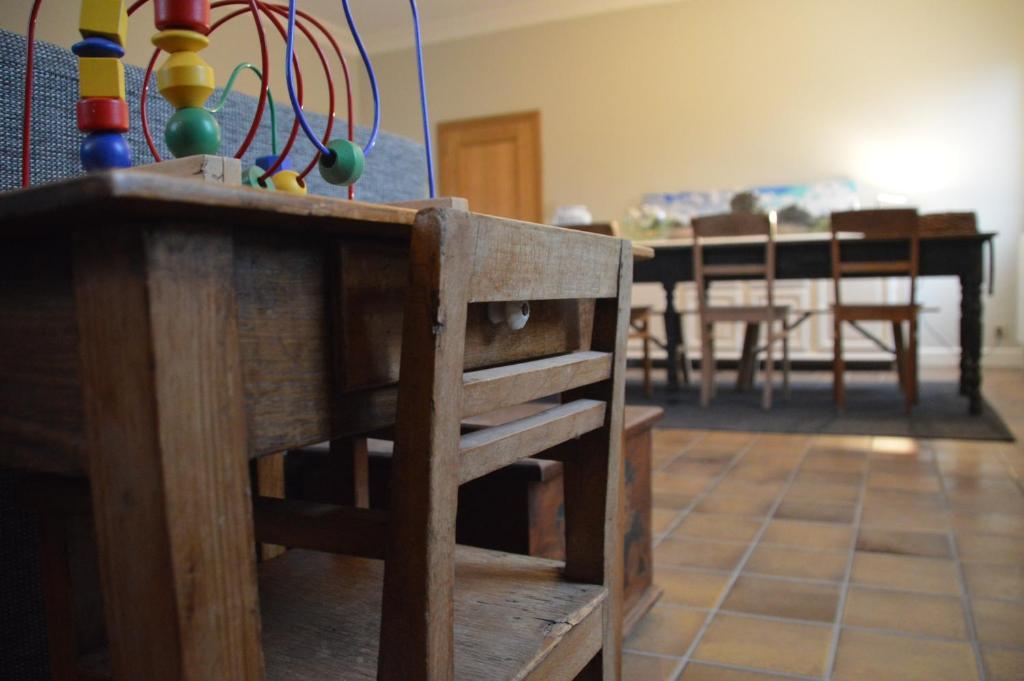 Palanda nebo palandy na pokoji v ubytování De Staberg