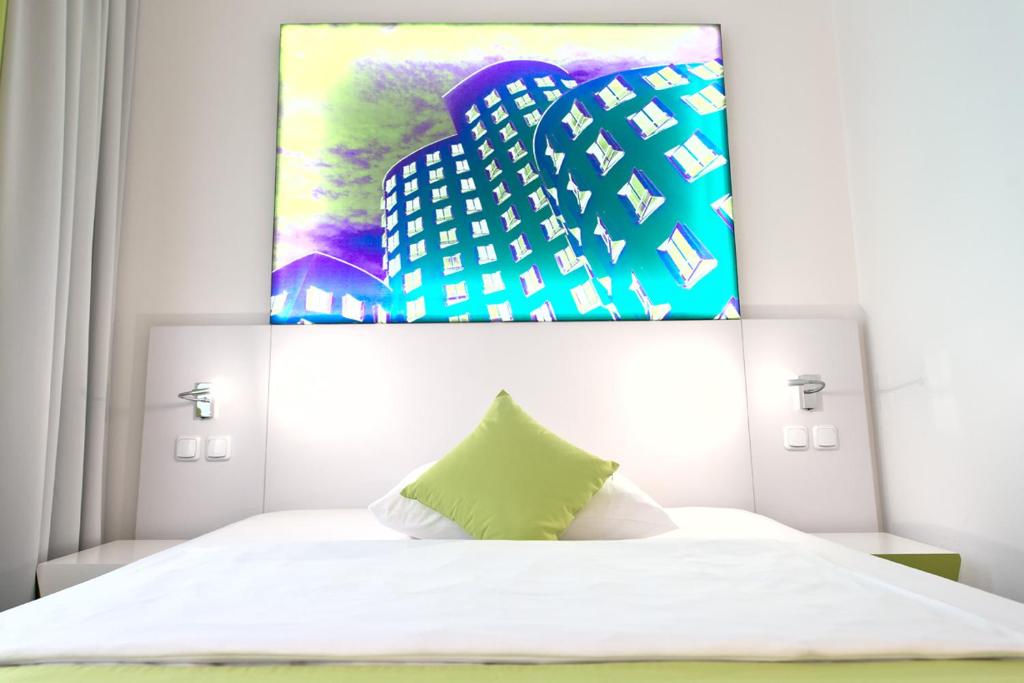 Wyndham Garden Düsseldorf City Centre Königsallee - Standard Single Room