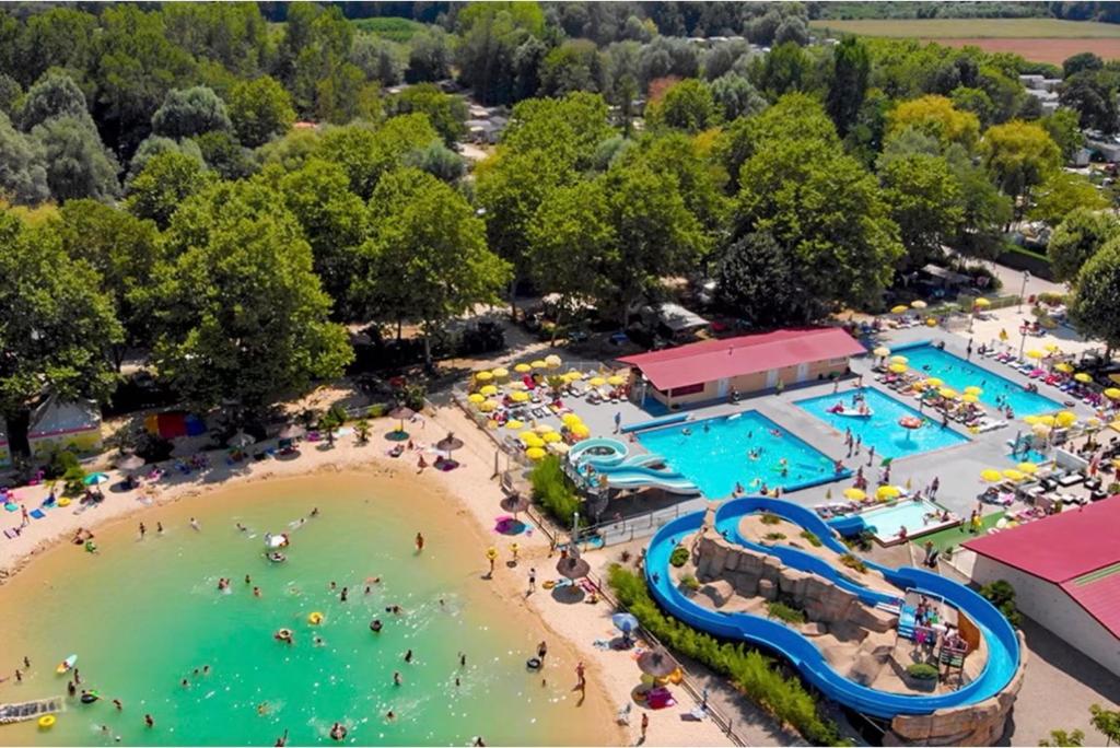 an overhead view of a pool at a water park at Le Cocon de Galaure in Châteauneuf-de-Galaure