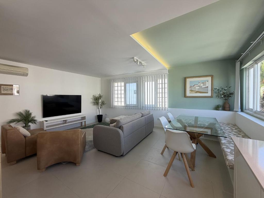Central Town 2-Bedroom Classy Apartment Albufeira