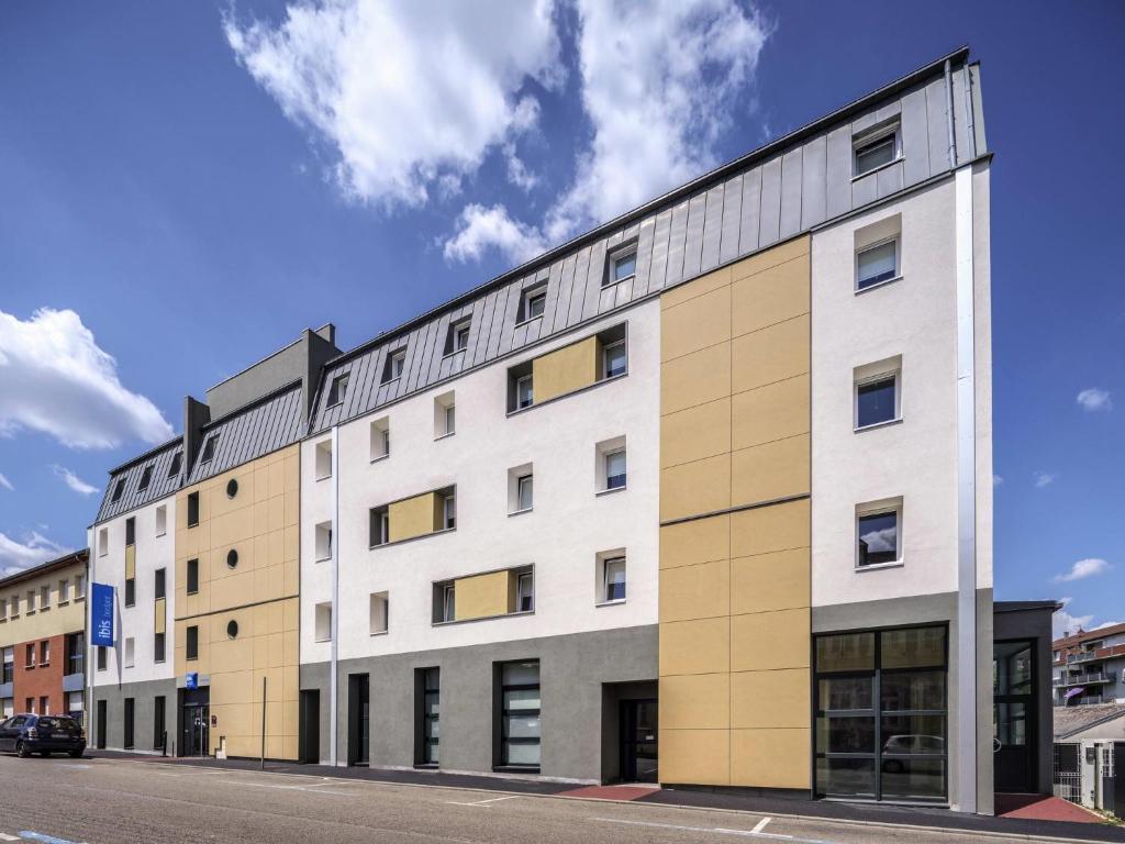 a large white building on the side of a street at ibis budget Forbach Centre in Forbach