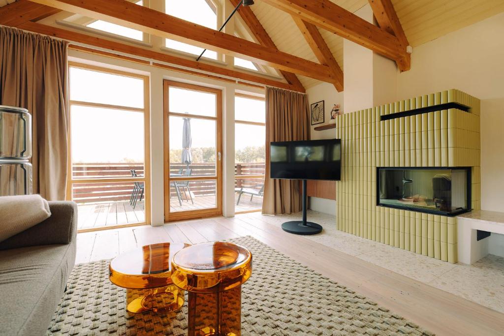 a living room with a couch and a tv at Eldehaus Plau am See klimatisiert in Plau am See