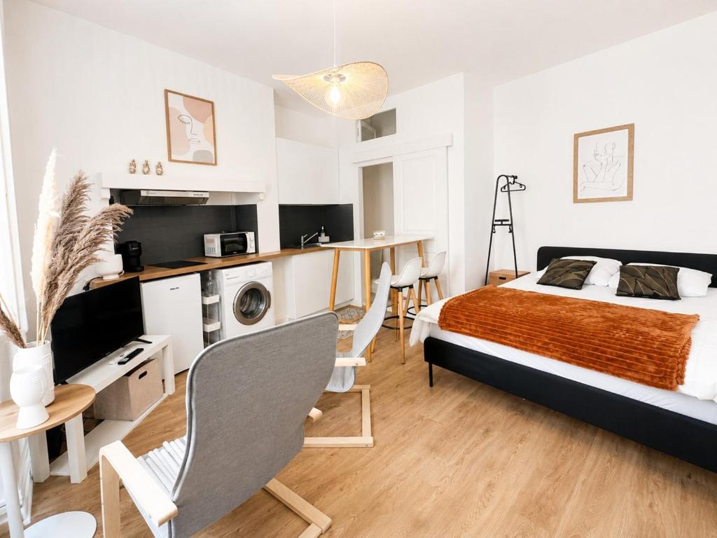 Renovated & Stylish Studio in Old town