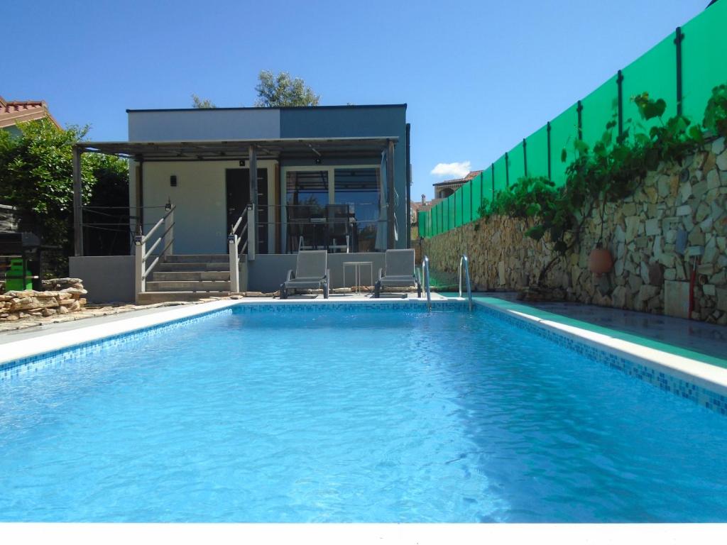 House Nikolas 1 with Pool, close to the Beach