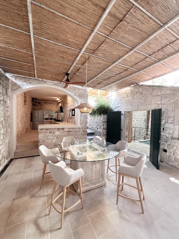 Casa Gojave - Authentic Hvar House with Garden