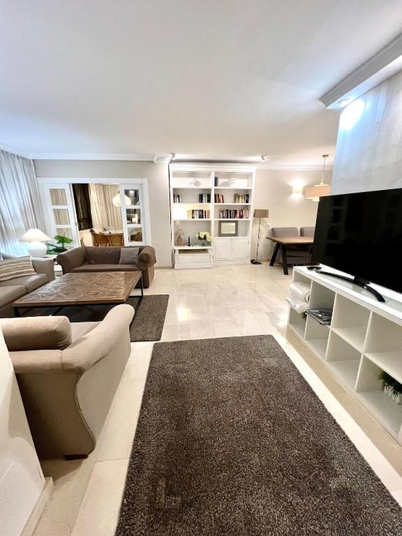 Playamar by the beach - Pool - Parking