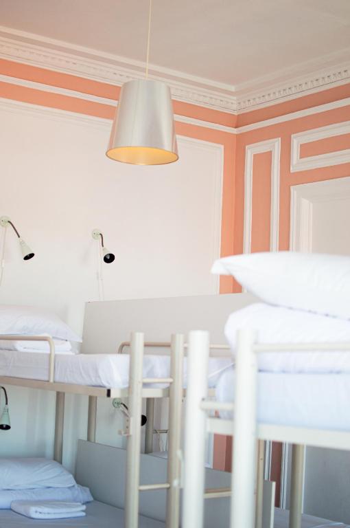 Safestay Lisbon Bairro Alto - 8人混合宿舍间的床位