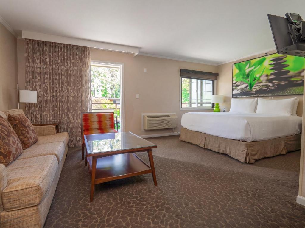 The Creekside Inn - 