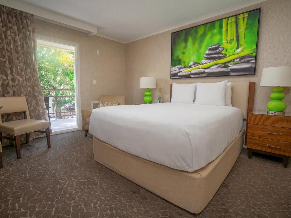 The Creekside Inn - 