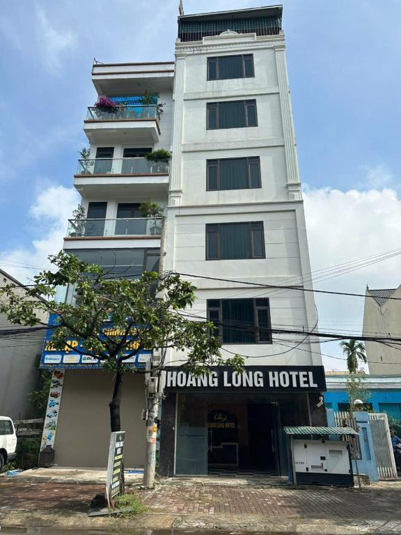 a large white building with aoking long hotel at Hoàng Long 2 Hotel in Chúc Sơn