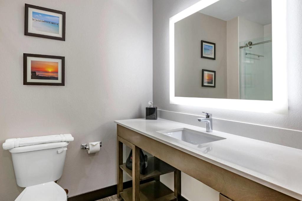Comfort Suites Fort Lauderdale Airport & Cruise Port - 