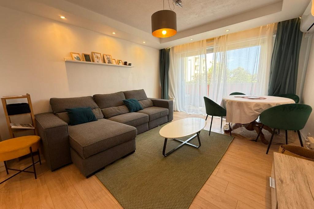 Appart climatisé avec balcon proche centre & plages
