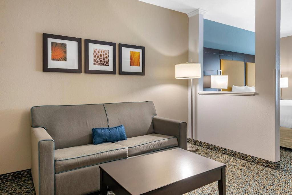 Comfort Suites Fort Lauderdale Airport South & Cruise Port - 