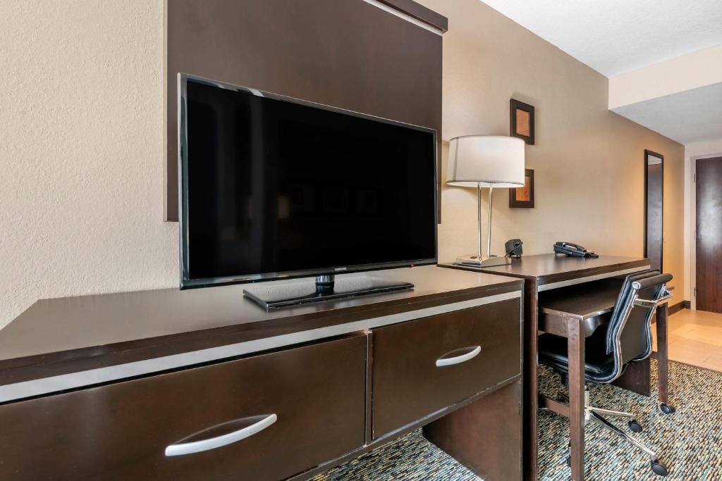 Comfort Suites Fort Lauderdale Airport South & Cruise Port - 