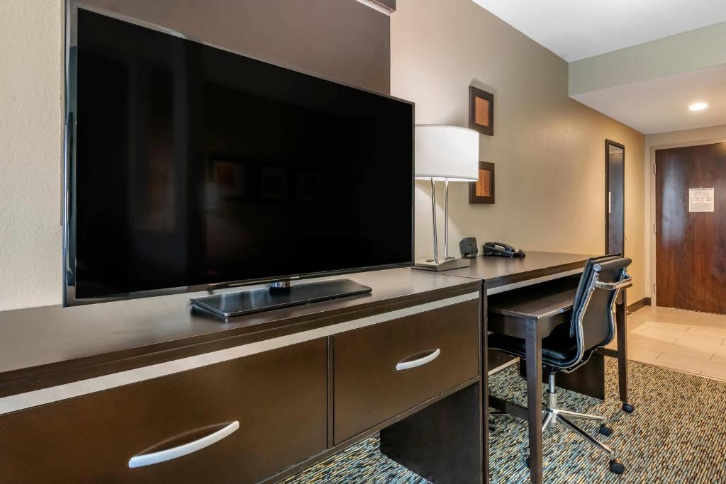 Comfort Suites Fort Lauderdale Airport South & Cruise Port - 