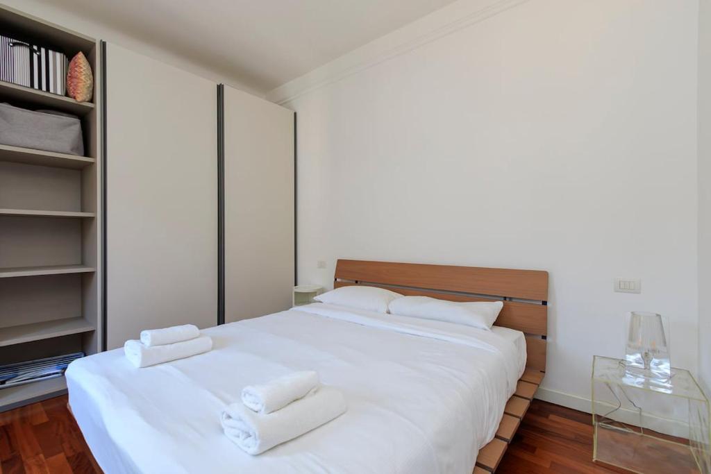 Xenia Milano - 2 room apt in Via Perugino 16