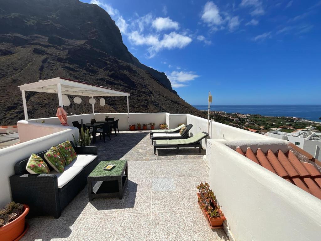 a patio with a view of the ocean and mountains at Casa Mussa in Valle Gran Rey