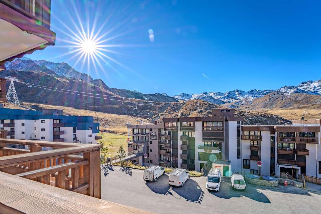 Ski-In Out Apt w Mountain Views
