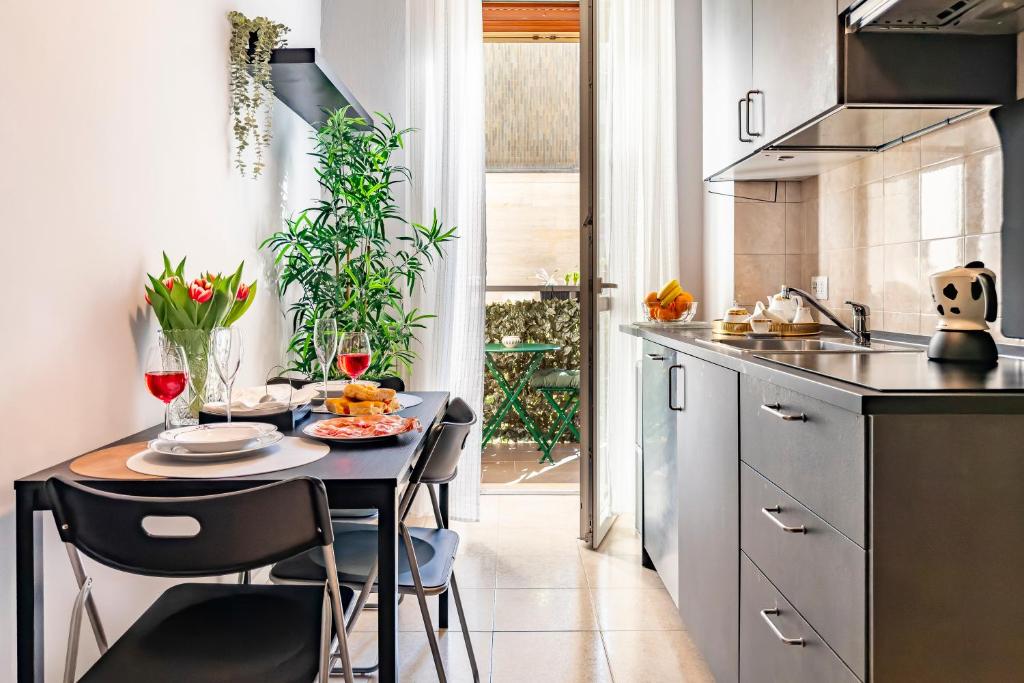 F205 Milano Suite - Workspace & Balcone - M4 Linate Duomo