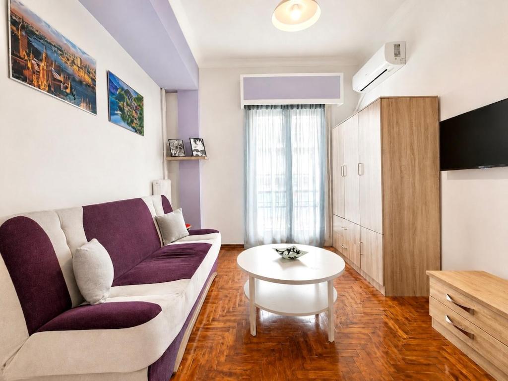 Transit Hub Pad - Steps to Metro -Sleeps 3 by ΜΡS