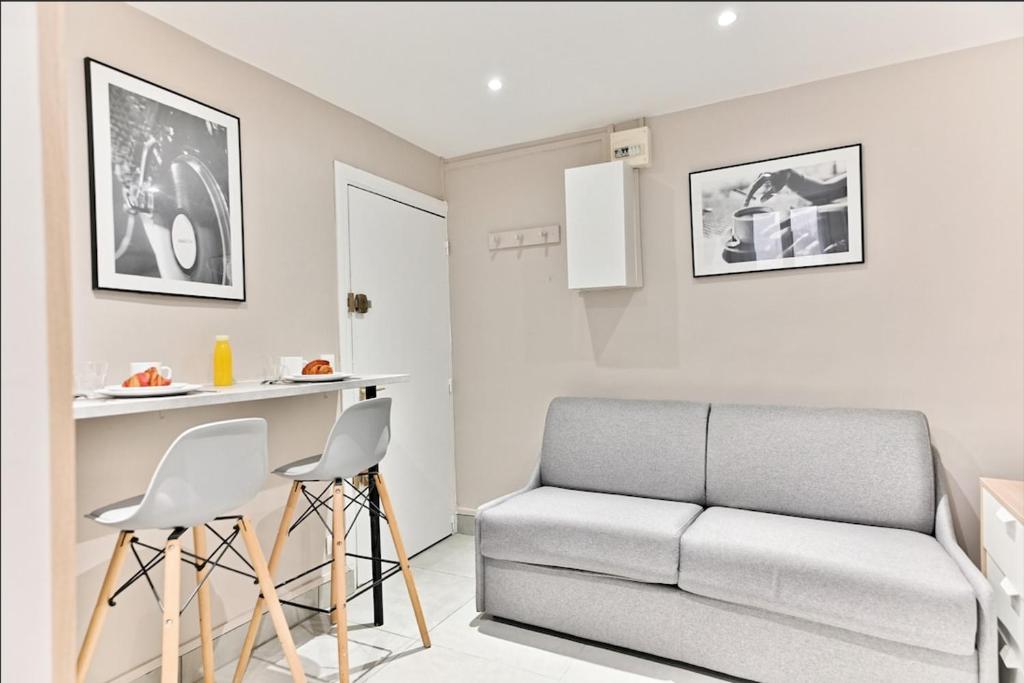 Compact Studio in Central Paris Practical & Convenient