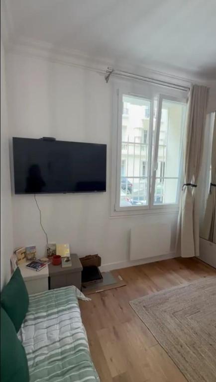 Renovated studio with private terrace 30 M2 Paris 15