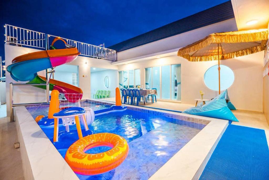 a swimming pool with a slide and a water park at Good Pool Villa Luxury in Ban Hui Yai Muk