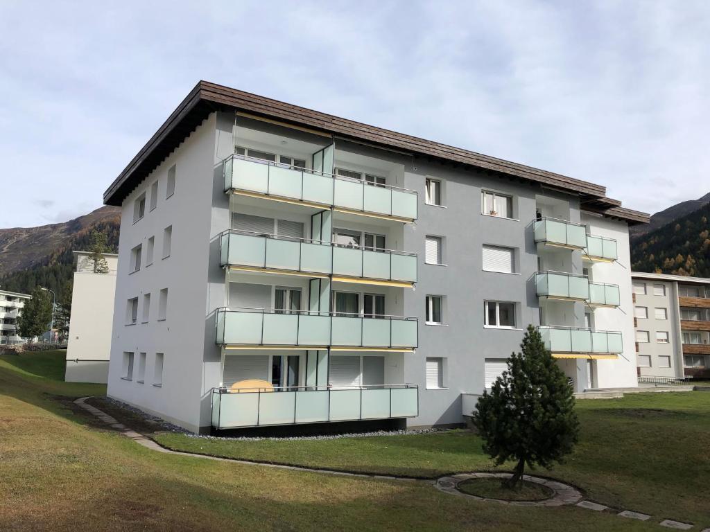 4 Zi Familienwohnung Haus Ravaisch 24 im 2ten OG Davos Dorf