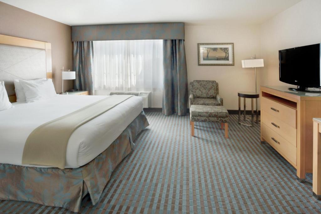Holiday Inn Express Monterey - Cannery Row, an IHG Hotel - 