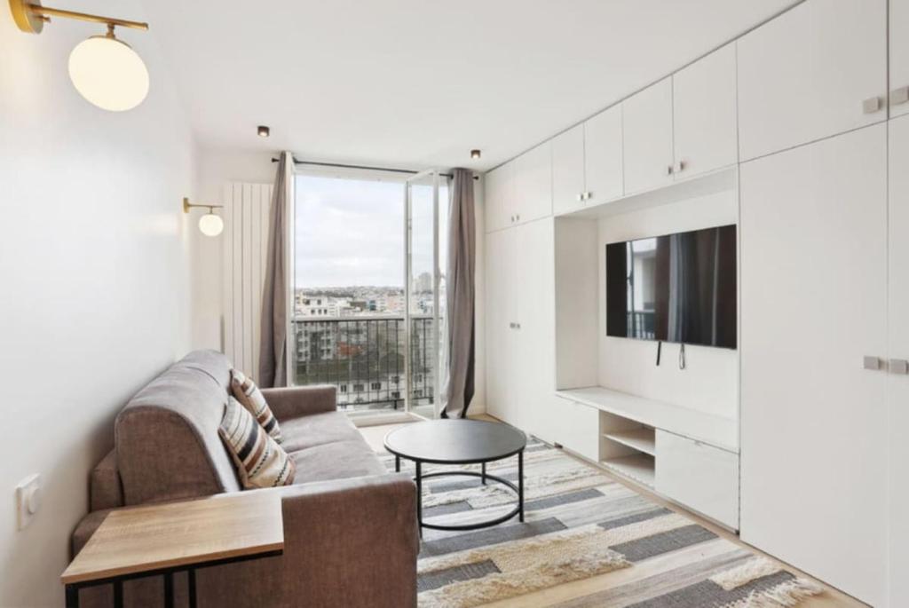 Mobility lease Large studio Paris