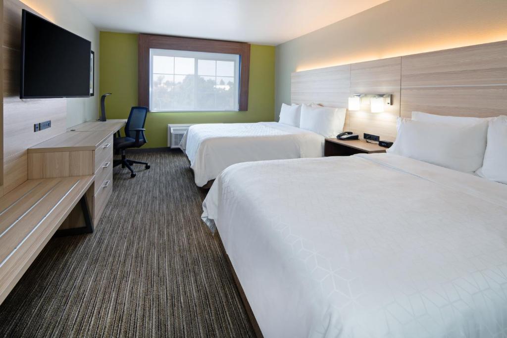 Holiday Inn Express Hotel & Suites Watsonville, an IHG Hotel - 