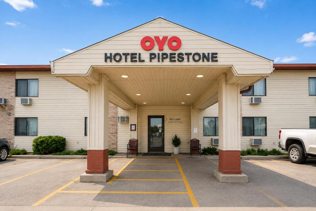 OYO Hotel Pipestone MN, Canterbury Park - Housity