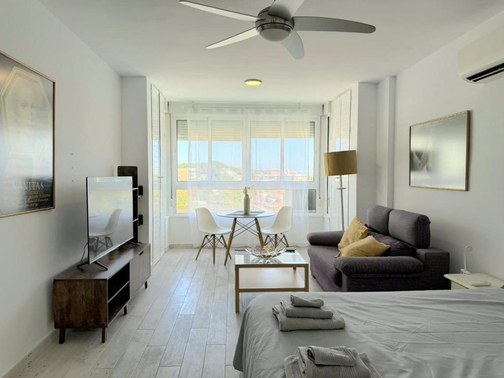 VER61 - Design Studio with Sea Views and Pool - 6th Floor, AC, Lift