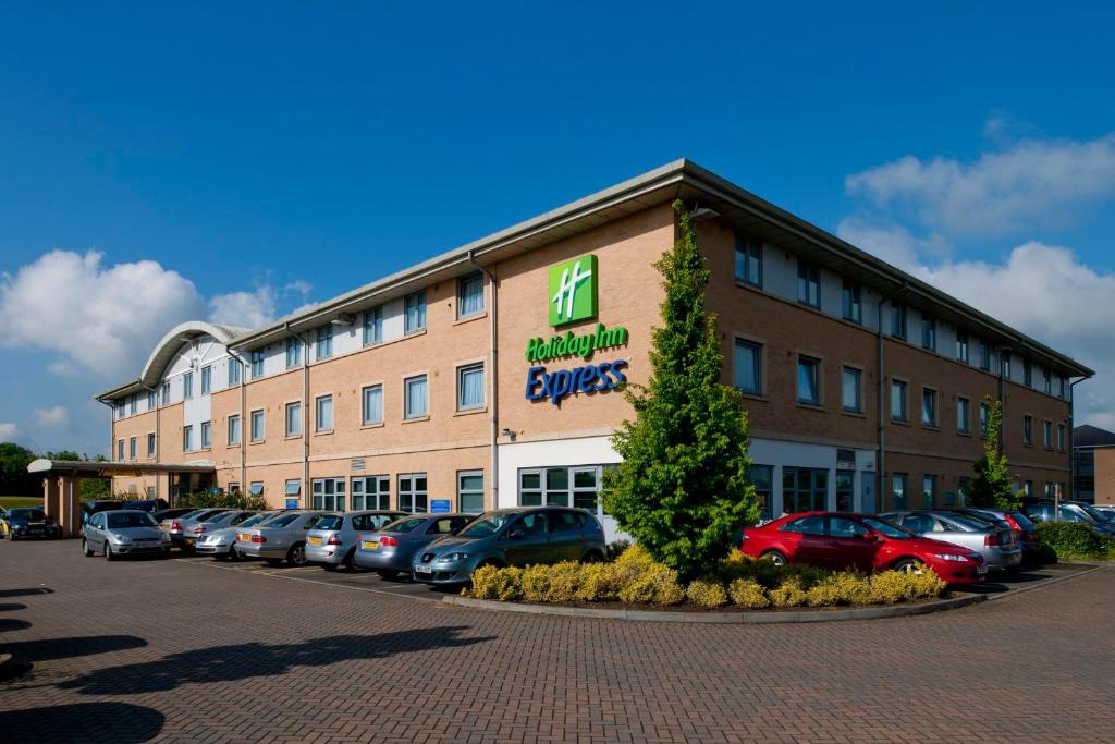 Holiday Inn Express East Midlands Airport, an IHG Hotel - Housity