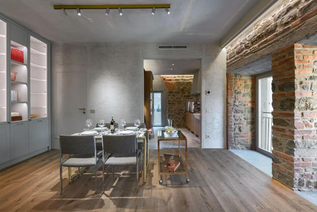 2BR Luxury Tower-House Prime Location Cosy