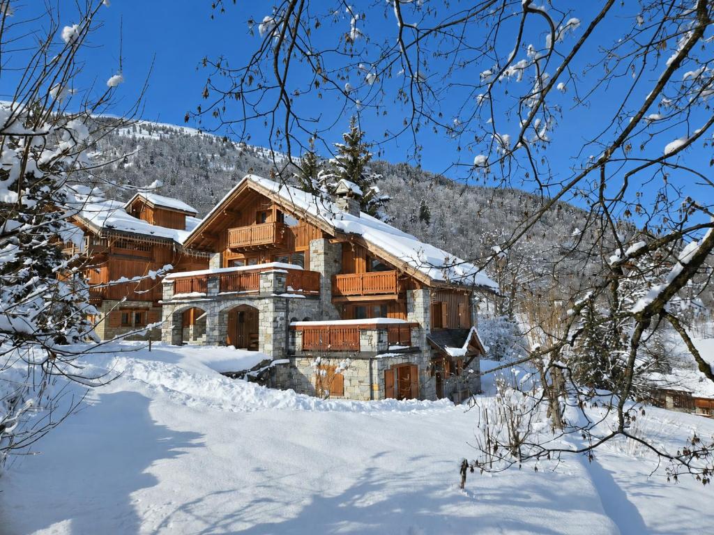 Méribel - 200 m des pistes de ski - Appartement dans chalet - parking privé
