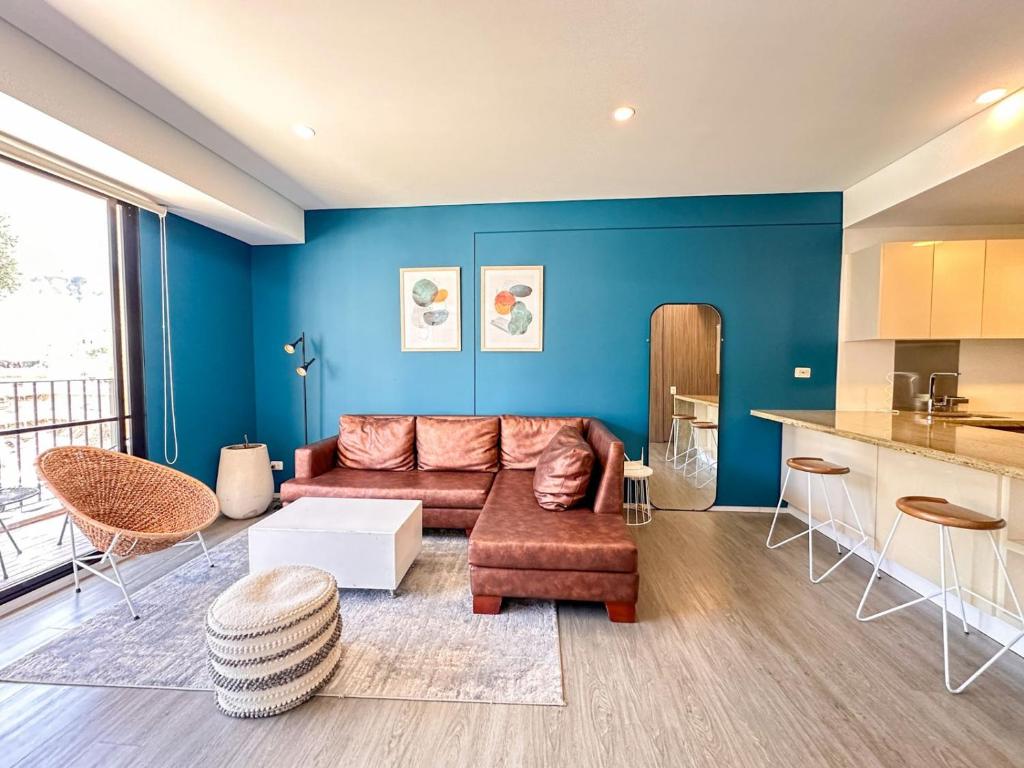 a living room with a couch and a kitchen at Distrito Prime 1-302 in Bogotá
