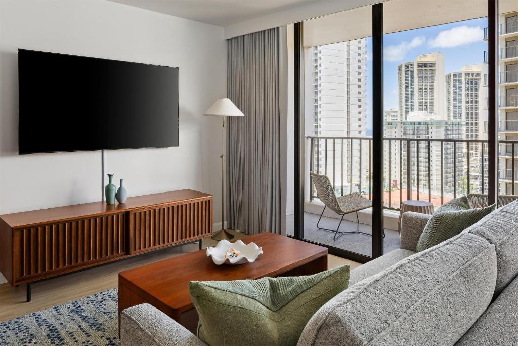 Aston at the Waikiki Banyan - 