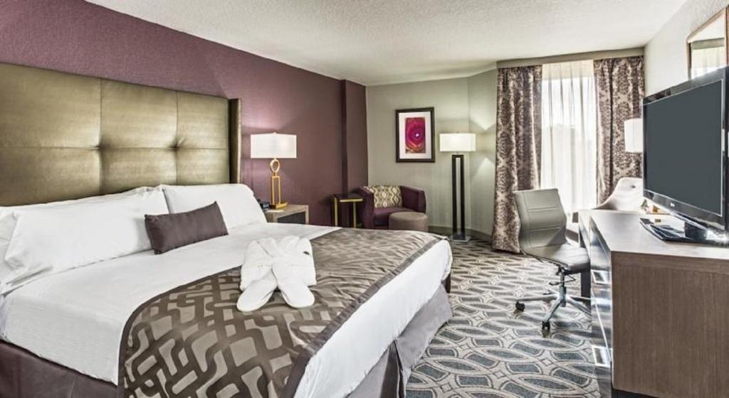 Crowne Plaza Saddle Brook, an IHG Hotel - 