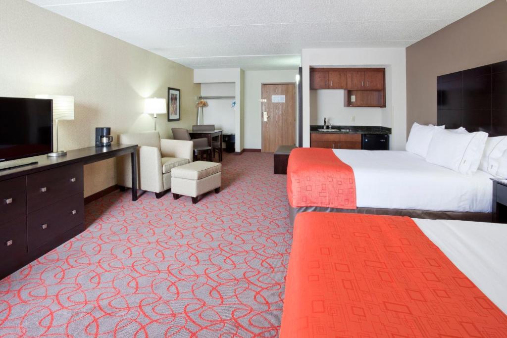 Holiday Inn Express & Suites Bloomington West, an IHG Hotel - 