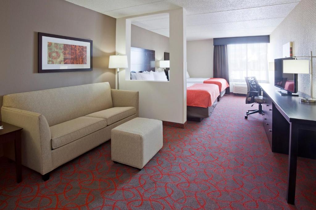 Holiday Inn Express & Suites Bloomington West, an IHG Hotel - 